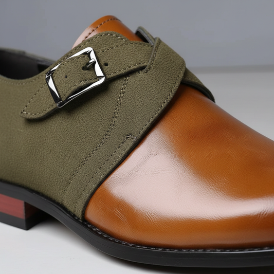 Men's Loafer with buckle detail