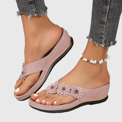 Florette | Women's Orthopedic Flower Embellished Flip Flops Detail